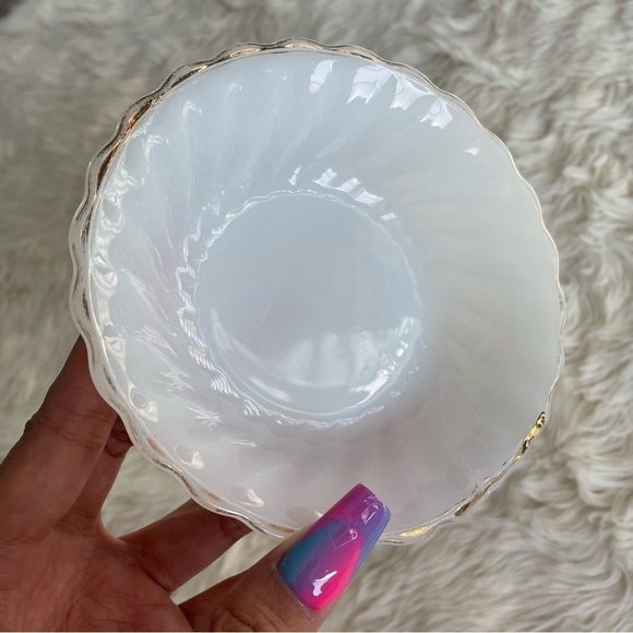Anchor Hocking Fire King Vintage Milk Glass Swirl Bowls Gold Trim Set of 3 - Picture 5 of 10